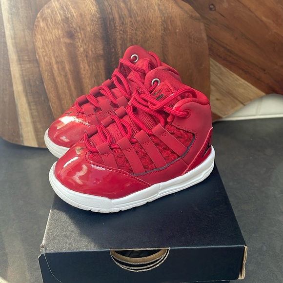 Air Jordan Max Aura (University Red), TD Size 5C - Picture 3 of 12